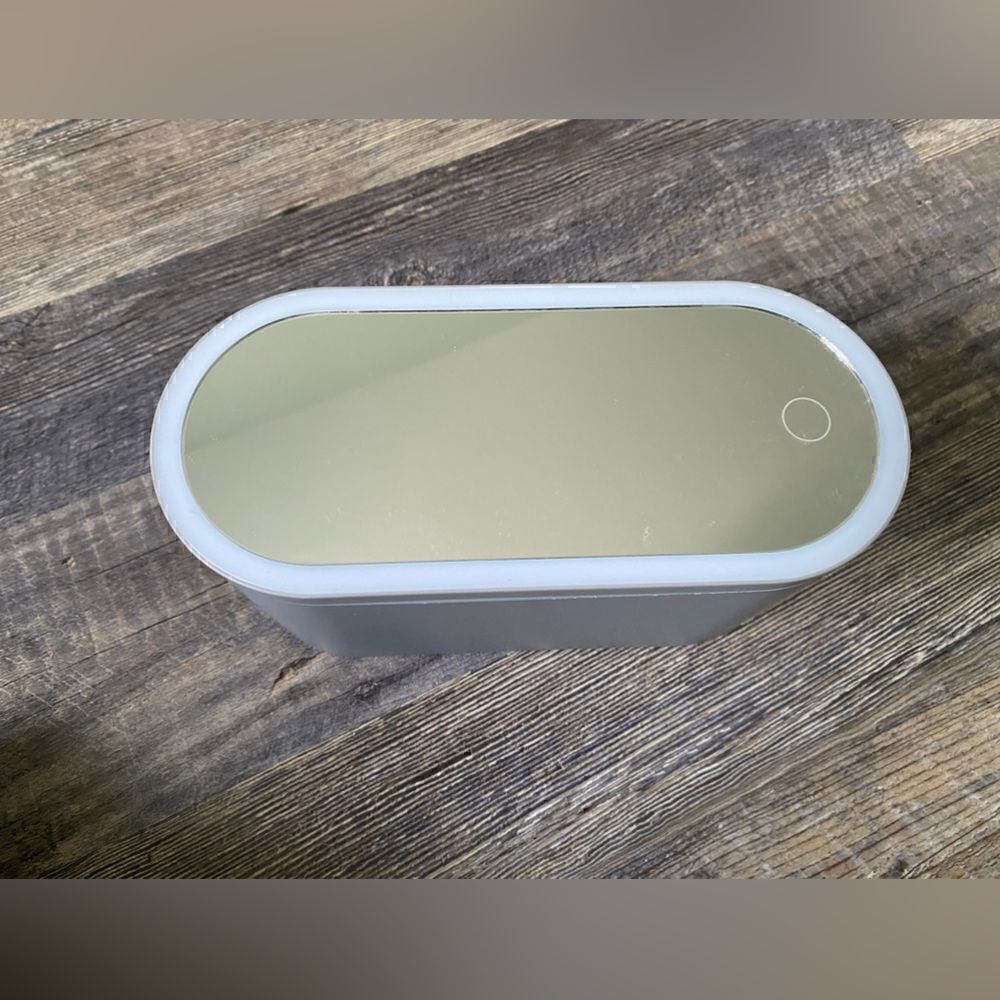Mirror vanity case